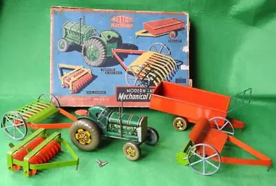 METTOY 1949 BOXED TIN MODERN FARMING MECHANICAL TIN TRACTOR SET No.3262/0246 • £349.99