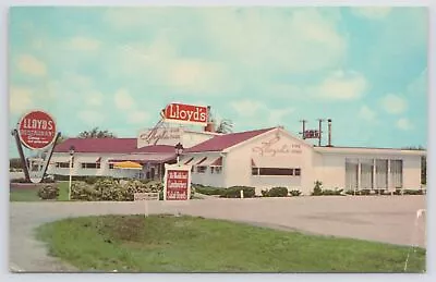 Marshalltown Iowa~Lloyds US Highway 30~Vintage Postcard • $3