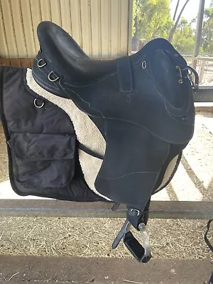 Wintec Pro Stock Saddle With Swinging Fender. Medium. Cair. Easy Change Gullet. • $1499