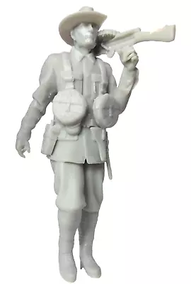 #219 -120mm-1/16-3D-SOLID RESIN-WW1 ANZAC SOLDIER W. SHOULDERED LEWIS GUN • £10.99