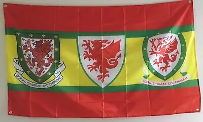 £9.99 • Buy WALES CYMRU TRIPLE CREST RETRO SOUVENIR SUPPORTERS FLAG - 5x3 Feet - YMA O HYD