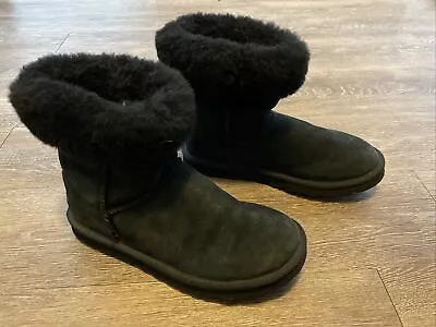 Women's Sz 8 UGG Black Sheepskin Shearling Fur Lined Boots Ultimate Short • $34.95