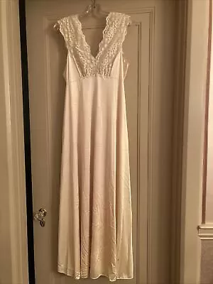 Vintage Vanity Fair Nightgown Size 36 Cream Nylon Full Length Lace Bodice USA • $19