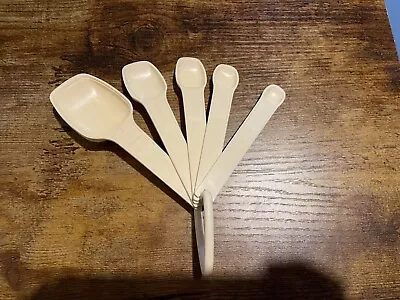 Vintage Tupperware Beige Measuring Spoons 5 PC Set • $14.99