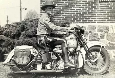 Vintage Biker Photo/STATE TROOPER ON HARLEY KNUCKLEHEAD/4x6 B&W Reprint • $2.25