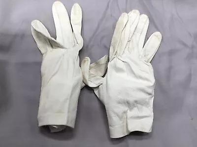 Vintage Ivory Kid Leather Gloves With Pearl Buttons • $9.50