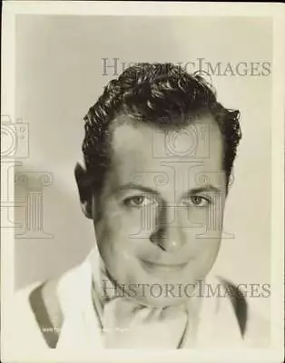 Press Photo Metro Goldwyn Mayer Actor Robert Montgomery - Kfx69326 • $9.99