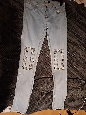 Light Wash Denim Skinny Jeans With Stud Cross On Knees • £20