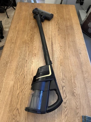 £70 • Buy Miele HX1CATANDDOG Cordless Vacuum Cleaner - NOT WORKING Available For Parts