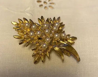 A Vintage Gold Tone And Faux Pearl Hollywood Brooch #106 • £10