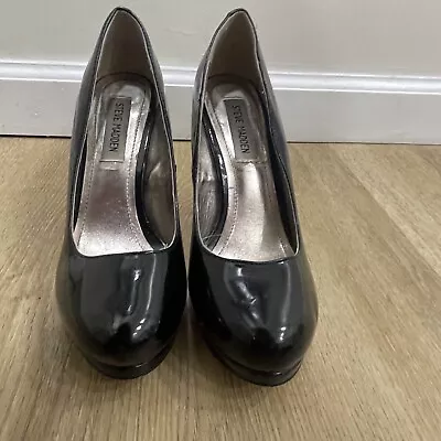 Steve Madden Heels Womens 7.5 Black Patent Leather Rounded 4 Inch Platform Shoes • $5
