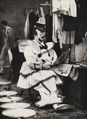 $189.22 • Buy 1940 Vintage CIRCUS CARNIVAL CLOWN Reading News Costume Ringling Photo Art 12x16