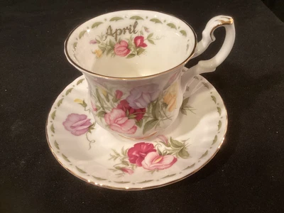 $19.99 • Buy ROYAL ALBERT BONE CHINA ENGLAND  SWEET PEA   APRIL TEACUP & SAUCER Excellent