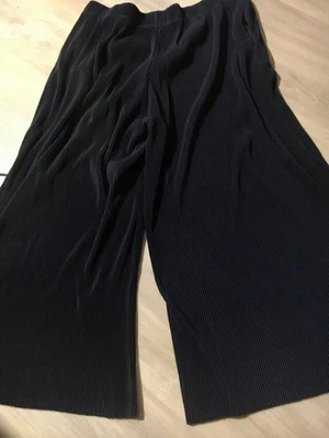 $8 • Buy Uniqlo Xxl Navy Blue Pant Free Flowing  Luxury Item