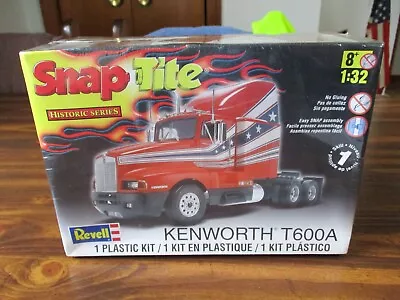 Revell 1/32 Kenworth T600A Snap Tite Truck Red #85-1958 • $19.99