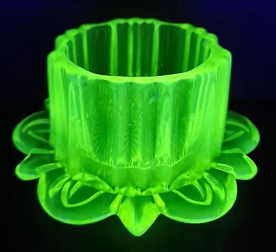 1850s RICE HARRIS ISLINGTON GLASSWORKS URANIUM VASELINE GLASS HONEY POT BASE • £13.50