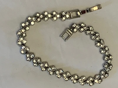 £8 • Buy Vintage Bracelet With Clear Stones