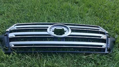 2012 12 Series 200 Toyota Land Cruiser Front Upper Grille 53101-60D20 • $250