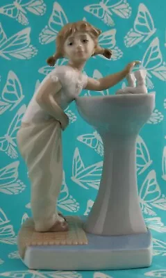 Lladro # 4838  CLEAN UP TIME   Girl At Sink • $89.99