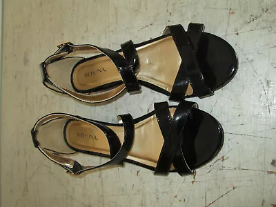 Womens Merona Black Strappy 1  Flats Size 7 Worn Once Great Condition • $9.99