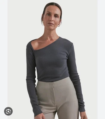 Viktoria Woods Ribbed Brown Top 0 / 6 • $85