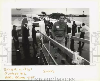 1994 Press Photo James Moffett Of Freeport-McMoRan With His Air Cushion Vehicle • $16.99