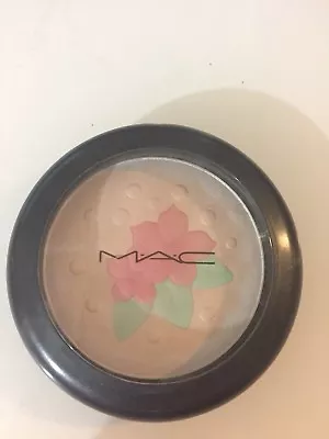 Mac Cosmetics IN FOR A TREAT Pearlmatte Face Powder NIB Limited • $20