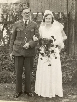 £1.50 • Buy Vintage Wwii 1940's Wedding Photo Bride & Groom Raf Military Uniform Leatherhead