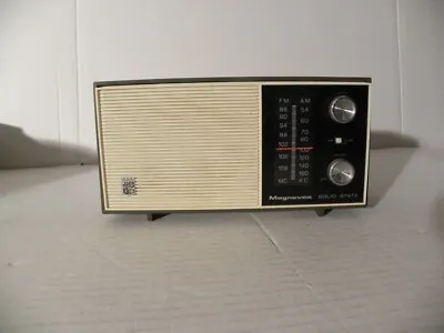 Vintage Magnavox AM/FM Transistor Tabletop Radio • $35