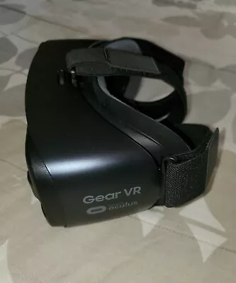 Samsung Gear VR Oculus SM-R323 With Carrying Case • $39.99