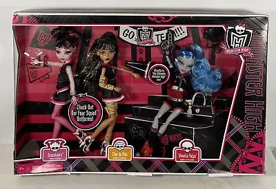 Monster High Fearleading Draculaura Cleo & Ghoulia 3 Pack ToysRUs DAMAGED BOX • $329.99