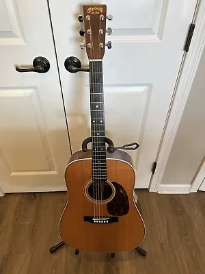 Martin HD-28 2002 - Natural • $2650