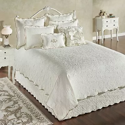 Vienna Oversized Light Cream Woven Matelasse Scroll Bedding • $289