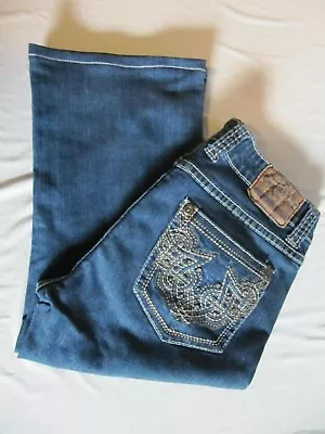 Capris Cowgirl UP Ladies Medium Wash/Distressed Embroidered Rhinestones Size 30 • $18.95