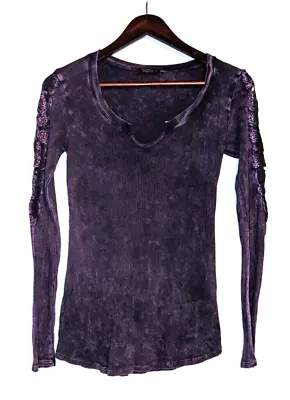 T Party Women's Shirt SZ S V-Neck Purple Stretch Flower Accent 90s Y2k Boho T20 • $17.99