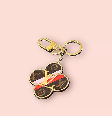 $295 • Buy LOUIS VUITTON M67356 Monogram Porte Cles Into Flower Key Holder Designer Charm