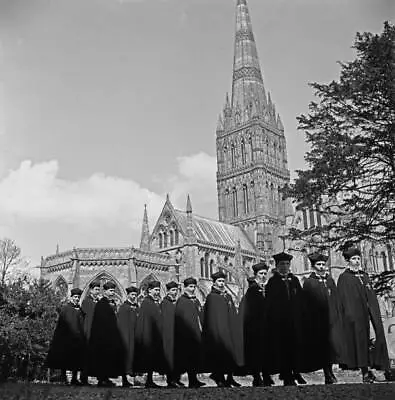 Choristers Salisbury Cathedral School Walk Line Front Cathedral- 1941 Old Photo • £5.58