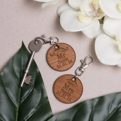 Set Of 2 X Personalised Round Mr & Mrs Wedding Valentines Day Keyrings Gift Set • £5.95