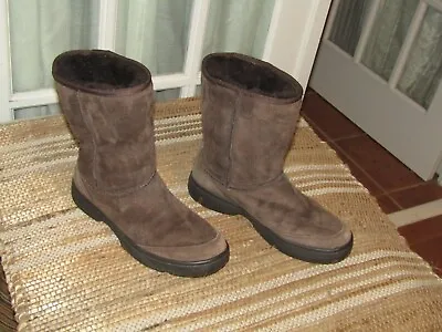 UGG Suede Ultimate Short Winter Boots Sheepskin Lining 5275 Woman’s Size 8 • $39.95