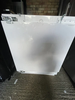 £160 • Buy ESSENTIALS CIL60W21 Integrated Undercounter Fridge - Fixed Hinge - Collection