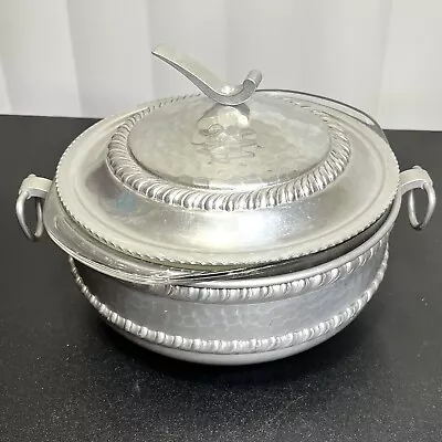 VTG 8” Pyrex Casserole Dish Bowl With Handled Hammered Aluminum Lidded Carrier • $15.95