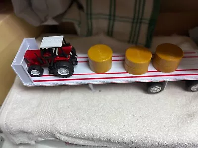 1/32 New Ray  Flatbed W/  Hay & Tractor Trailer No Packaging # 220 • $18