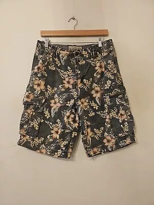Mens Mantaray Floral Cargo Shorts Size W34  In Superb Condition • £8