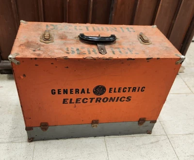 $450 • Buy Vintage General Electric Vacuum Tube Case And Assorted Tube Lot  As Found (C)