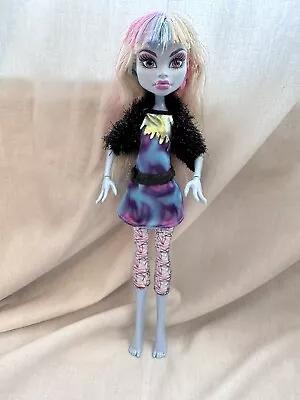 MONSTER HIGH Picture Day Abbey Bominable Doll Leggings Dress Shrug Earring Belt • $12.99