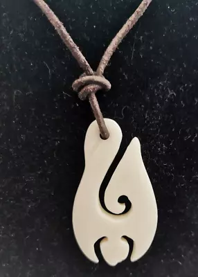 Hand Carved Maori Hei Matau Double Koru Pendant Necklace BOXED  FREE DELIVERY • $19.89