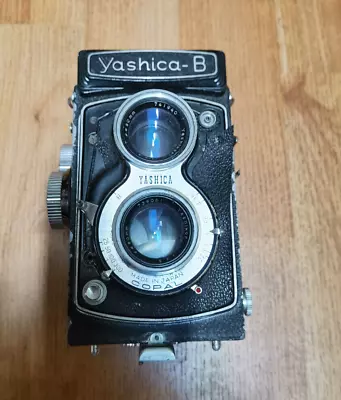 Vintage Yashica B TLR Camera 120mm Rare • $50