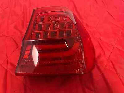 BMW TAIL LIGHT LED OUTER RIGHT E90 328i 335 335Xi LCi OEM 7154158 • $59.99