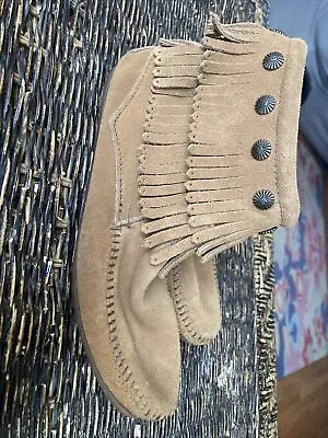 Minnetonka 693 Brown Suede Leather Fringe Zip Ankle Boots Moccasins Women Sz 7.5 • $16