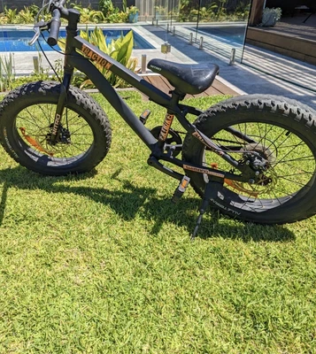 $150 • Buy Kids Fat Bike 20  Nitro Traction Black Bike